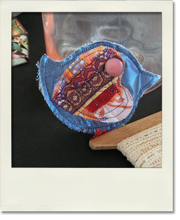 Broche textile "oiseau de vair"