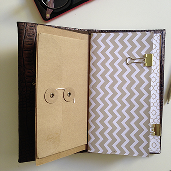 Buldori marron aspect serpent + carnets
