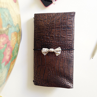 Buldori marron aspect serpent + carnets