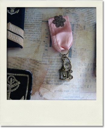 Broche militaire cage