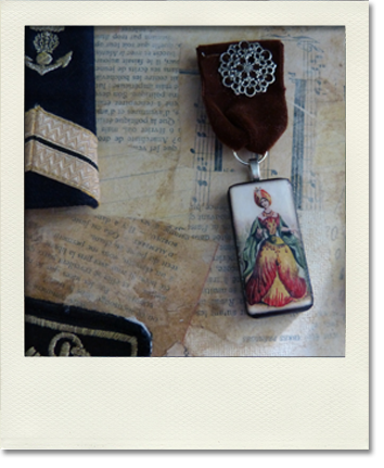 Broche militaire femme fleur