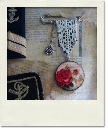 Broche militaire la rose